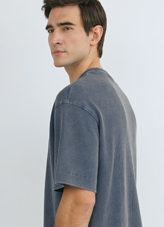 Футболка из структурной ткани