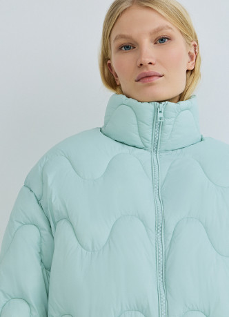 Короткая утеплённая куртка