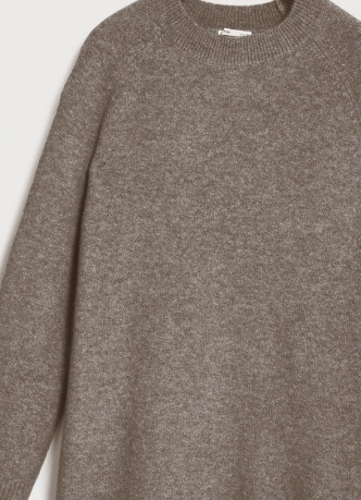 Вязаное платье из пряжи с шерстью