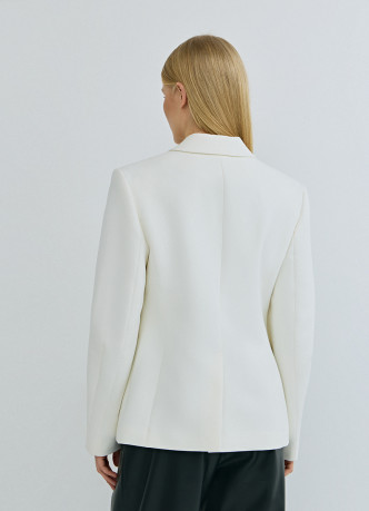 Приталенный двубортный жакет
