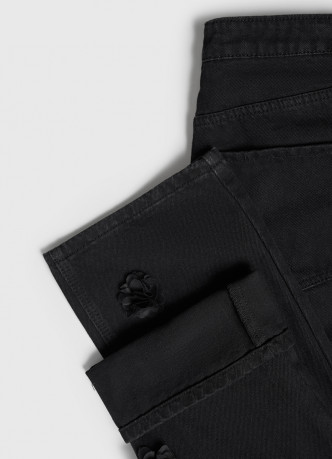 Джинсы с декором в виде цветов