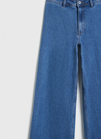 Укороченные широкие джинсы