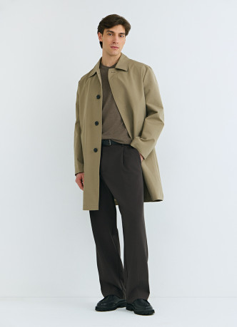 Плащ на пуговицах