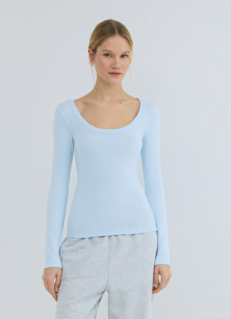 Приталенный лонгслив в рубчик