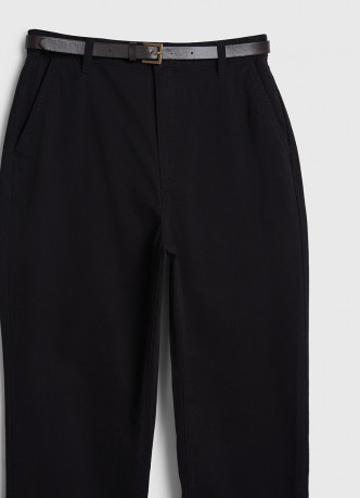 Чиносы с ремнём