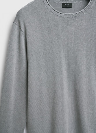 Джемпер с эффектом стирки