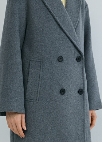 Длинное двубортное пальто из шерсти