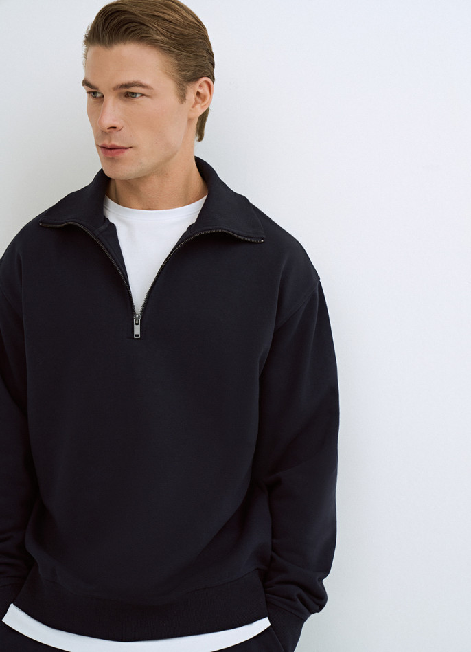 Свитшот с воротником-стойкой на молнии