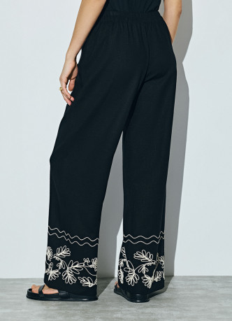 Брюки из вискозы и льна с вышивкой