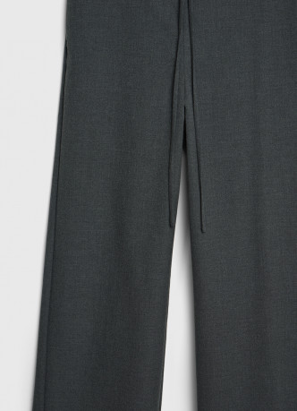 Прямые брюки с эластичным поясом