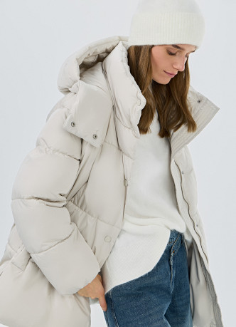 Утеплённая куртка с капюшоном