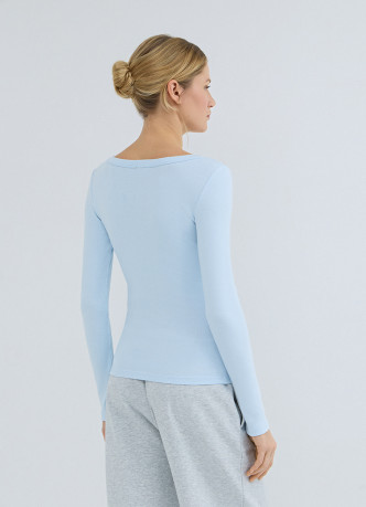 Приталенный лонгслив в рубчик