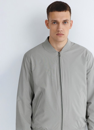 Бомбер на молнии