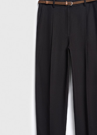Зауженные брюки с поясом
