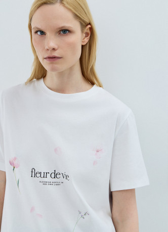 Футболка с цветочным принтом