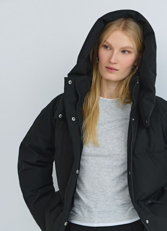 Утеплённая куртка с капюшоном