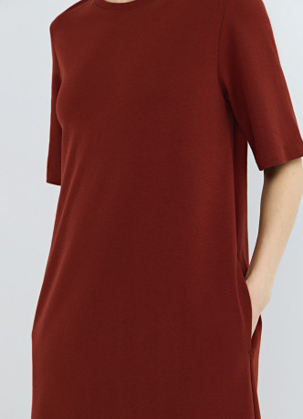 Платье-футболка с разрезом