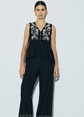 Брюки из вискозы и льна с вышивкой