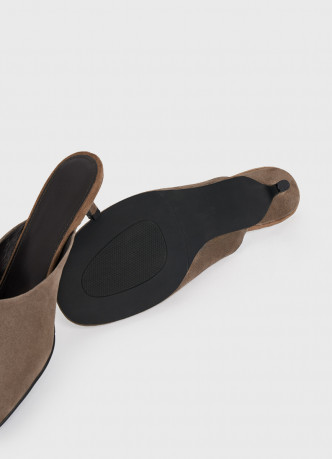 Замшевые мюли на каблуке