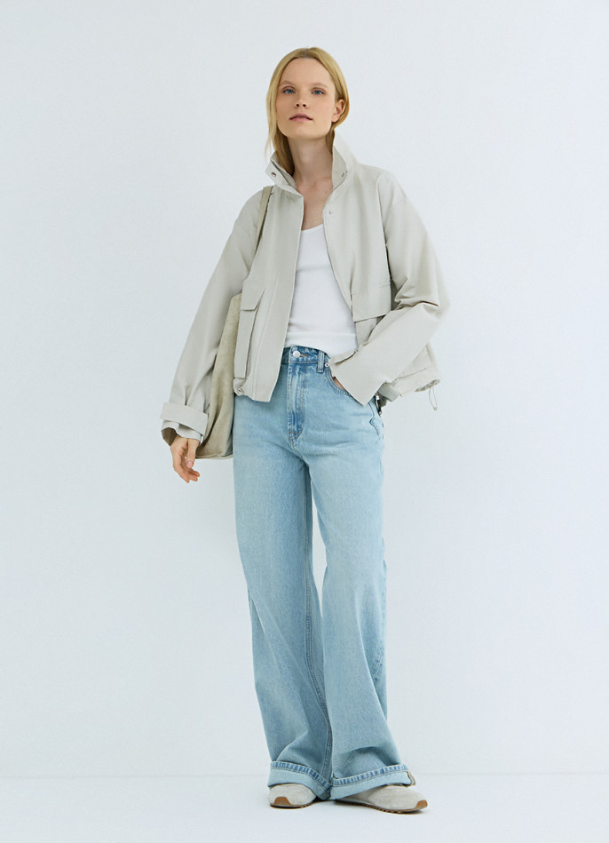 Лёгкая куртка с воротником-стойкой