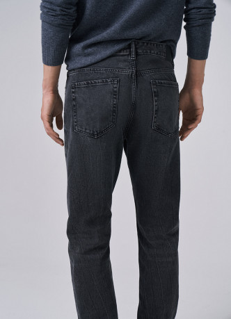 Зауженные джинсы в стиле 90-х