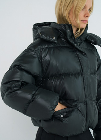 Короткий пуховик с натуральным пухом