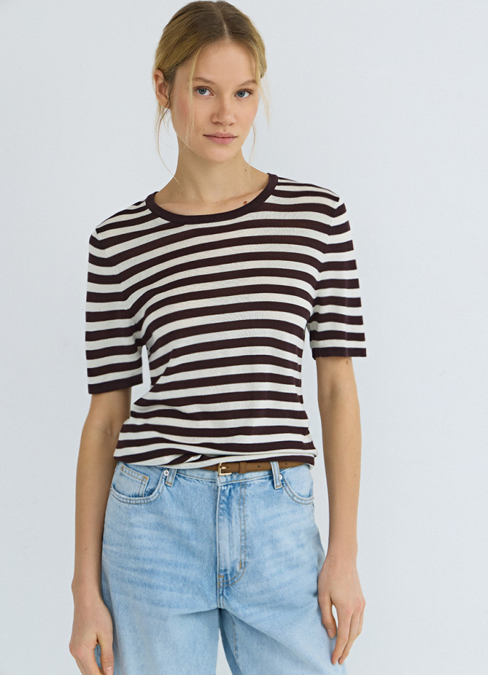 Джемпер в полоску с коротким рукавом