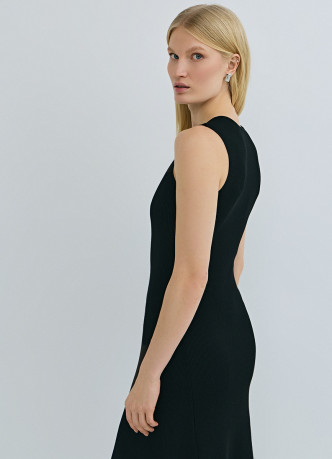 Вязаное платье с расклёшенной юбкой