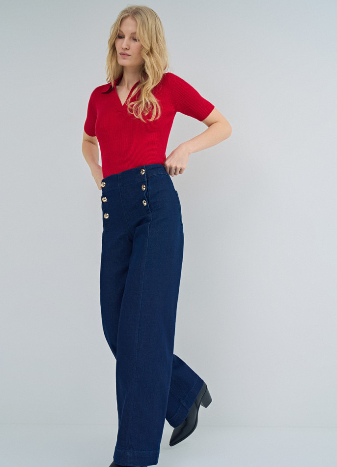 Широкие джинсы высокой посадки с декоративными пуговиицами