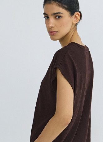 Футболка с V-образным вырезом