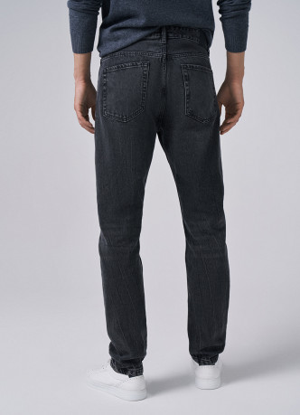 Зауженные джинсы в стиле 90-х