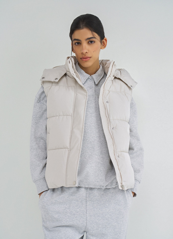 Жилетка с капюшоном