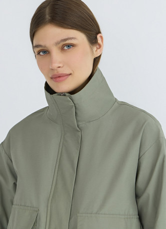 Лёгкая куртка с воротником-стойкой