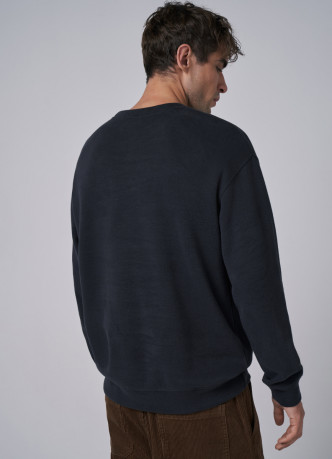 Джемпер с лёгкими потёртостями