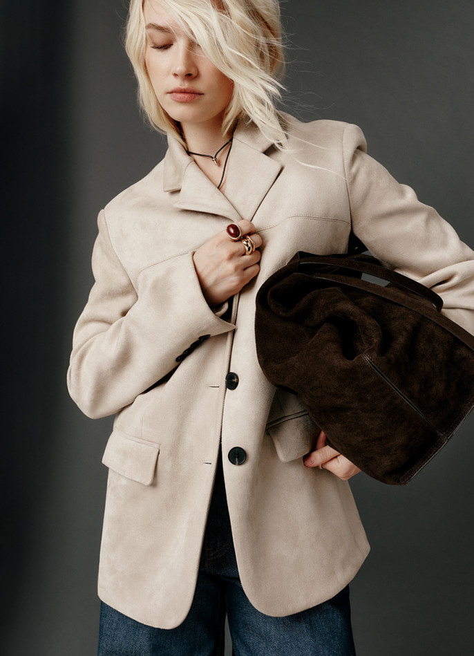 Однобортный жакет из искусственной замши