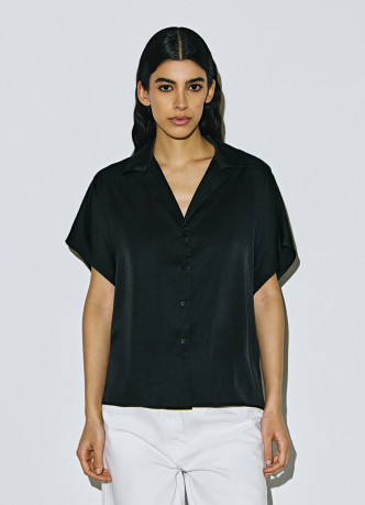 Сатиновая блузка с коротким рукавом
