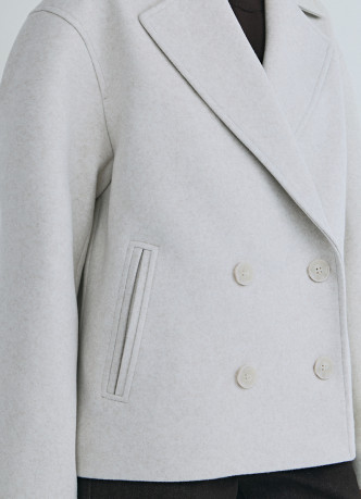 Короткое двубортное пальто