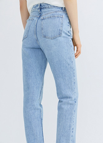 Прямые джинсы со средней посадкой