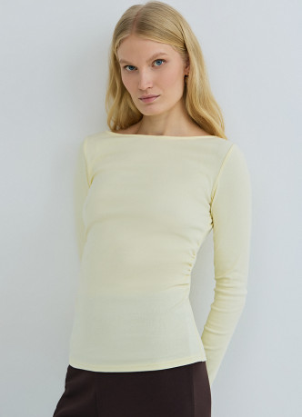 Лонгслив с вырезом лодочкой