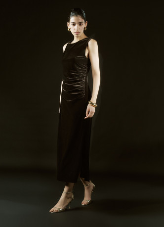 Бархатное платье с асимметричными лямками