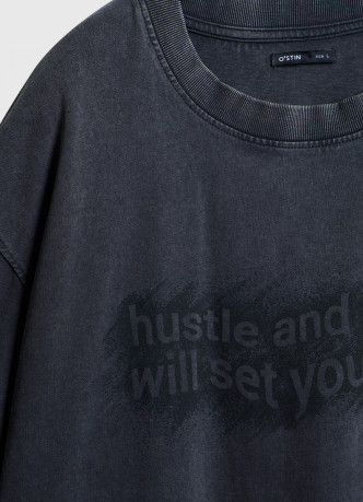 Объёмная футболка с принтом