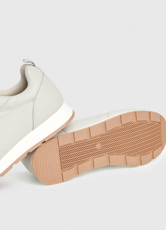 Кожаные кроссовки