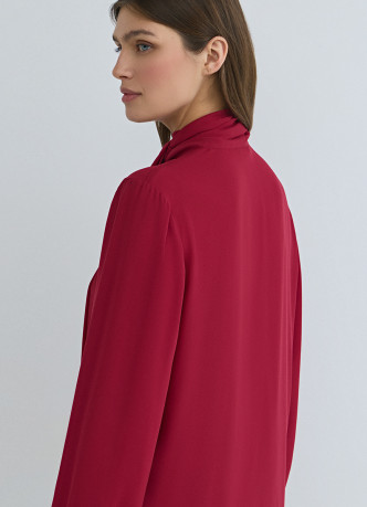 Блузка с шарфом