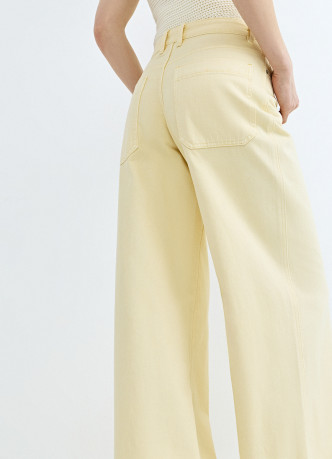 Широкие джинсы из плотного денима