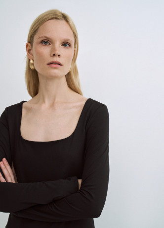 Лонгслив с квадратным вырезом