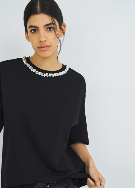 

Футболка с декором у выреза, Черный