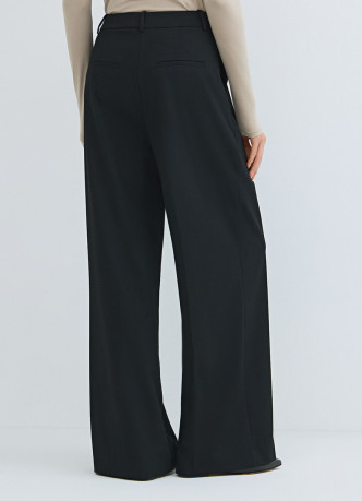 Широкие брюки со складками