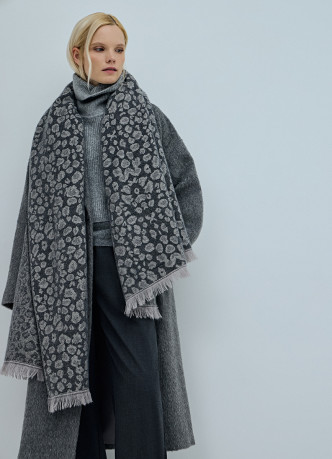 Жаккардовый шарф с леопардовым узором