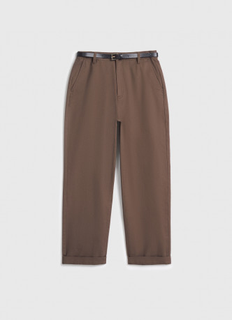 Чиносы с тонким ремнём