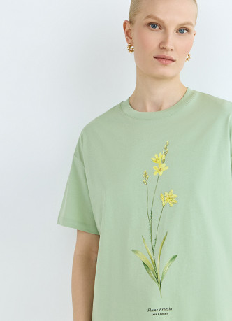 Футболка с цветочным принтом